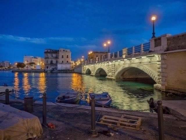 Suite Cavour Luxury Home Taranto Eksteriør billede