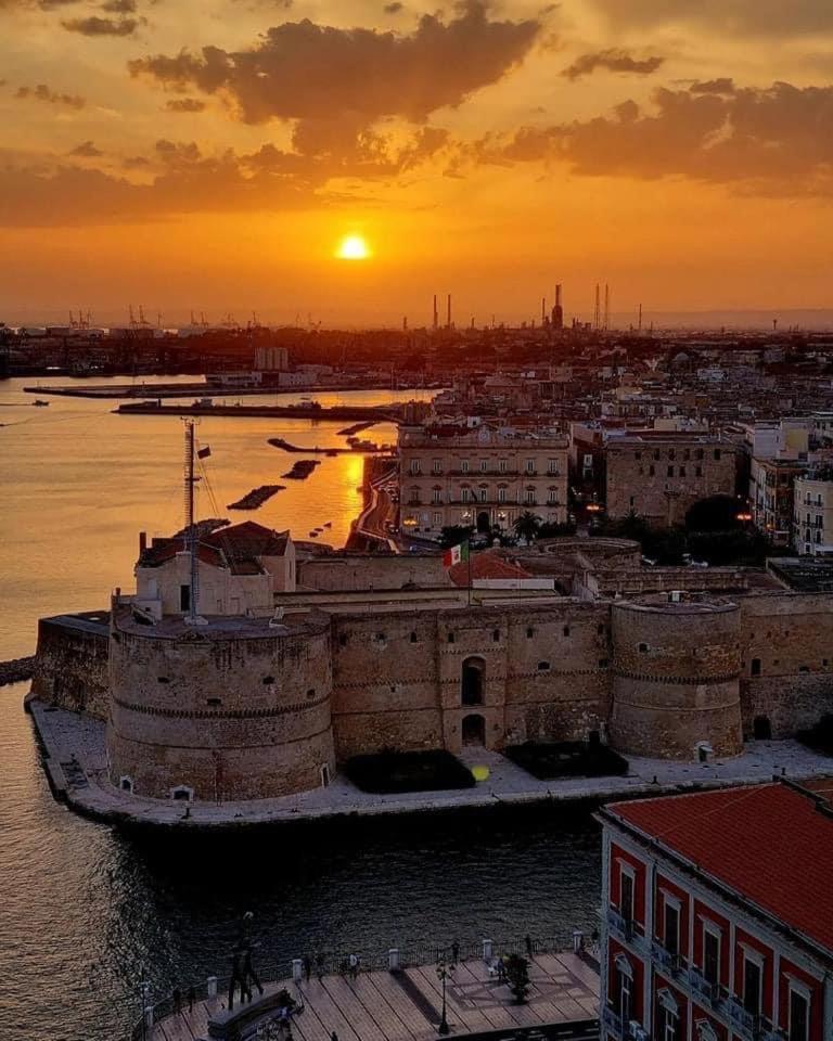 Suite Cavour Luxury Home Taranto Eksteriør billede