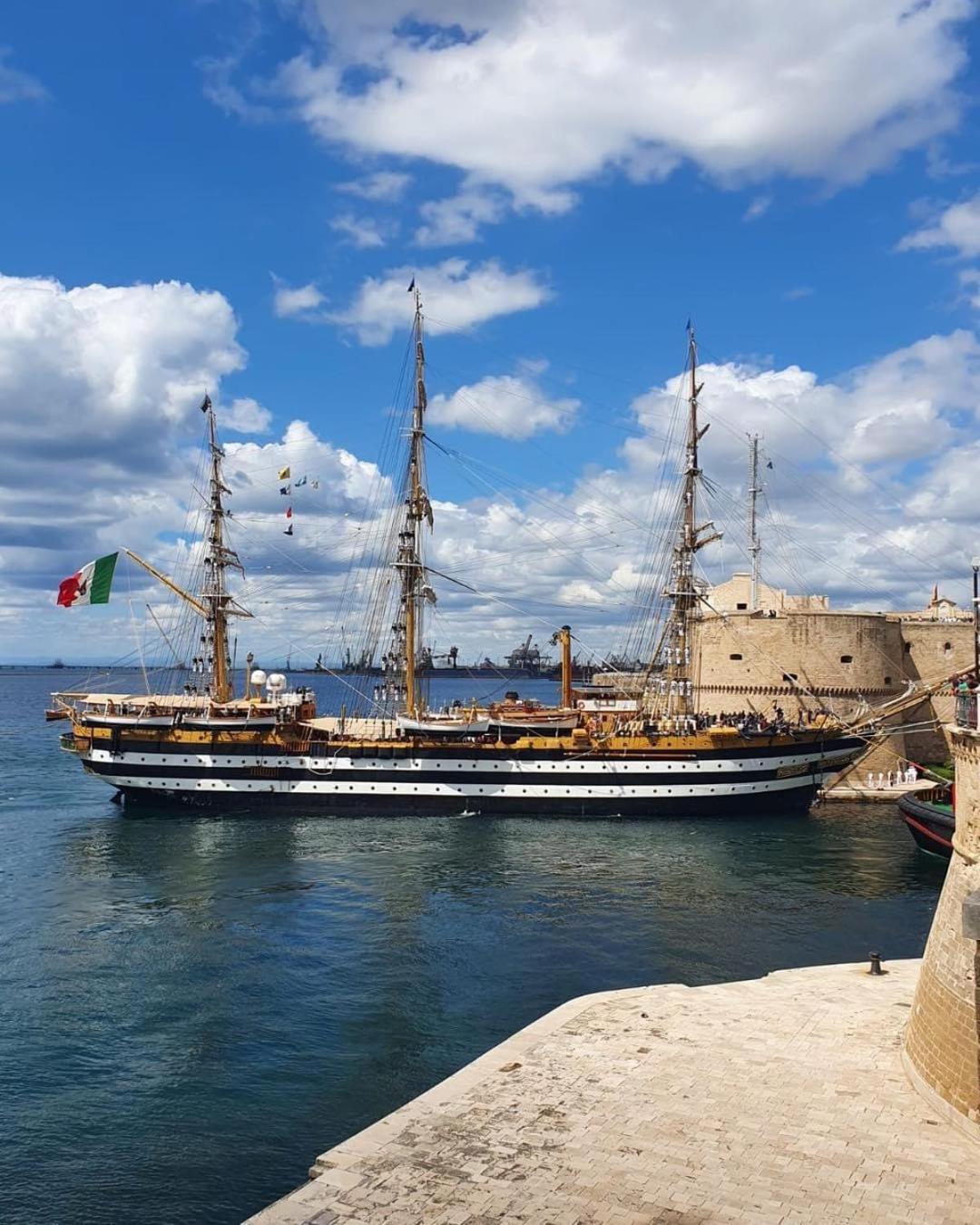 Suite Cavour Luxury Home Taranto Eksteriør billede