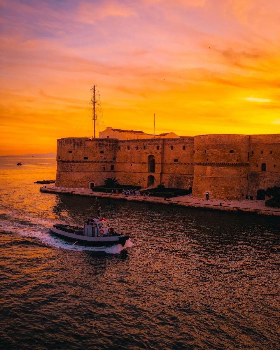 Suite Cavour Luxury Home Taranto Eksteriør billede