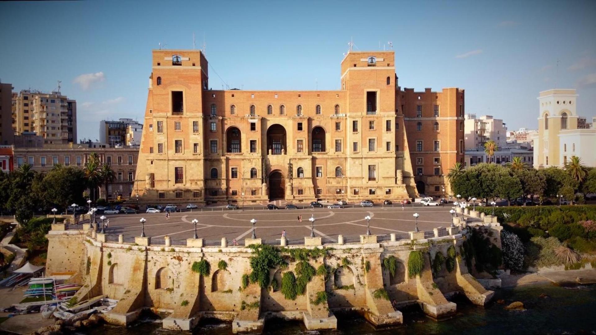 Suite Cavour Luxury Home Taranto Eksteriør billede